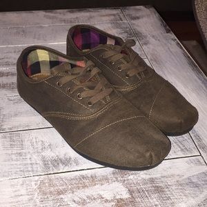 Toms